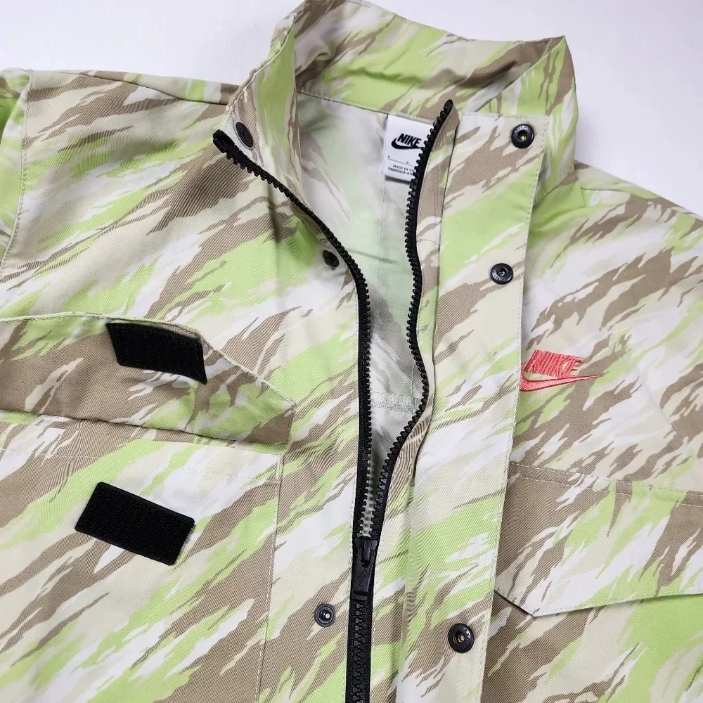 Nike Lightweight Zip Up Jacket - Picture 3 of 4
